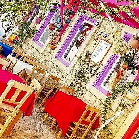 Pervin Hanim Konagi * Çeşme
